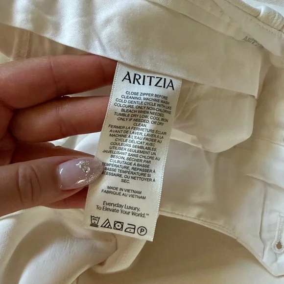 EUC aritzia effortless pant crepette CURVE FIT size 4 light birch - Picture 5 of 15